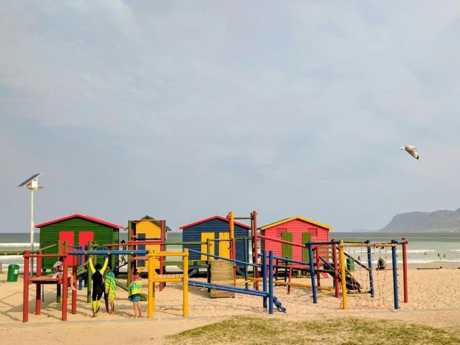 On The Beach At Surfers Corner Cape Town Exterior photo